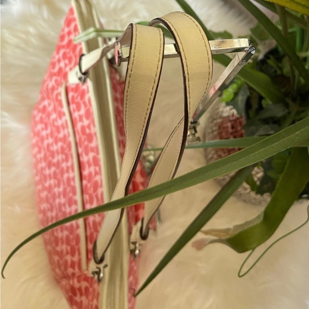 Coach Chelsea Signature Leah Tote Bag - Picture 6 of 11